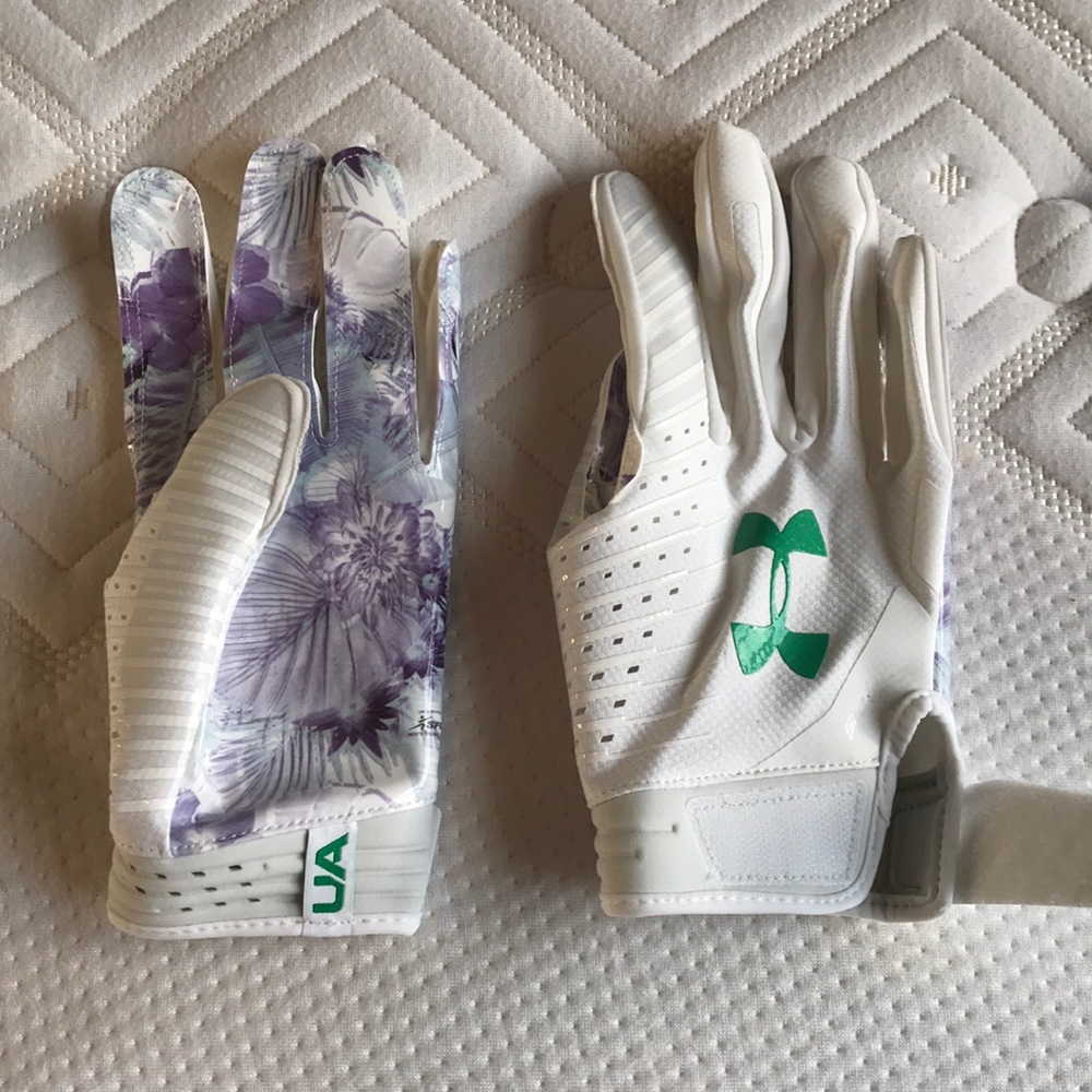 COPY - UA Spotlight Football Gloves - 2019 NFL Pr…